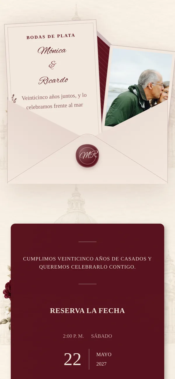 Portada de aniversario Bordeaux: un sobre marfil con lacre vino, «Bodas de plata» y la foto de Mónica y Ricardo frente al mar