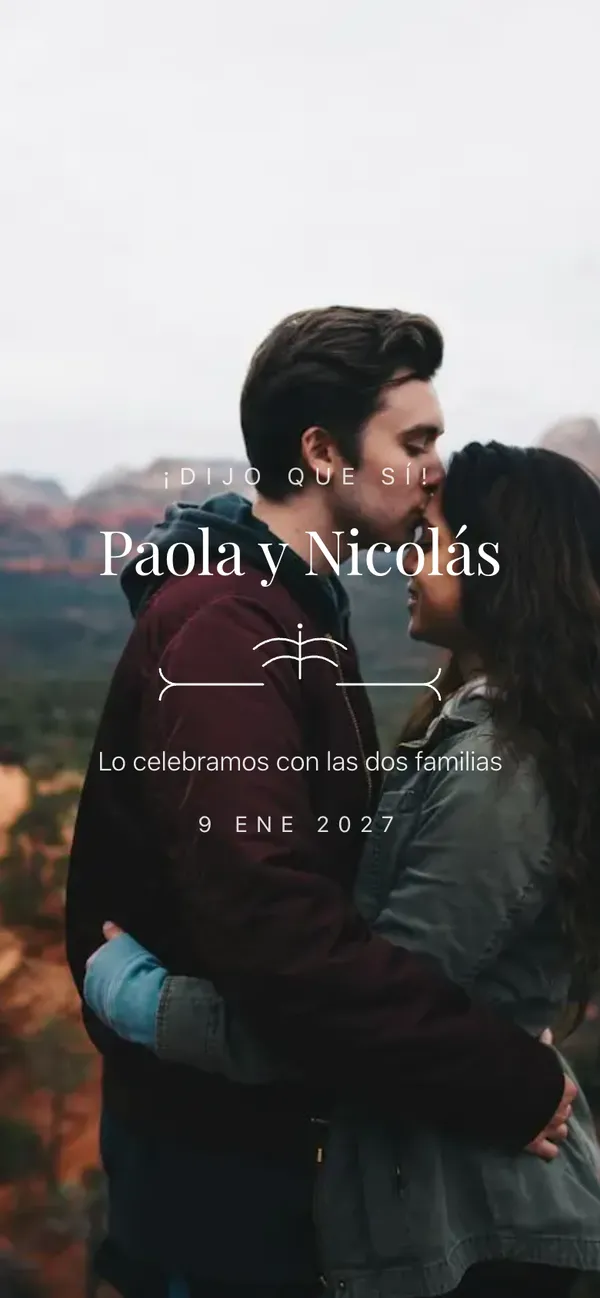 Nocturne proposal cover: Paola and Nicolás embracing above a valley and «¡Dijo que sí!»