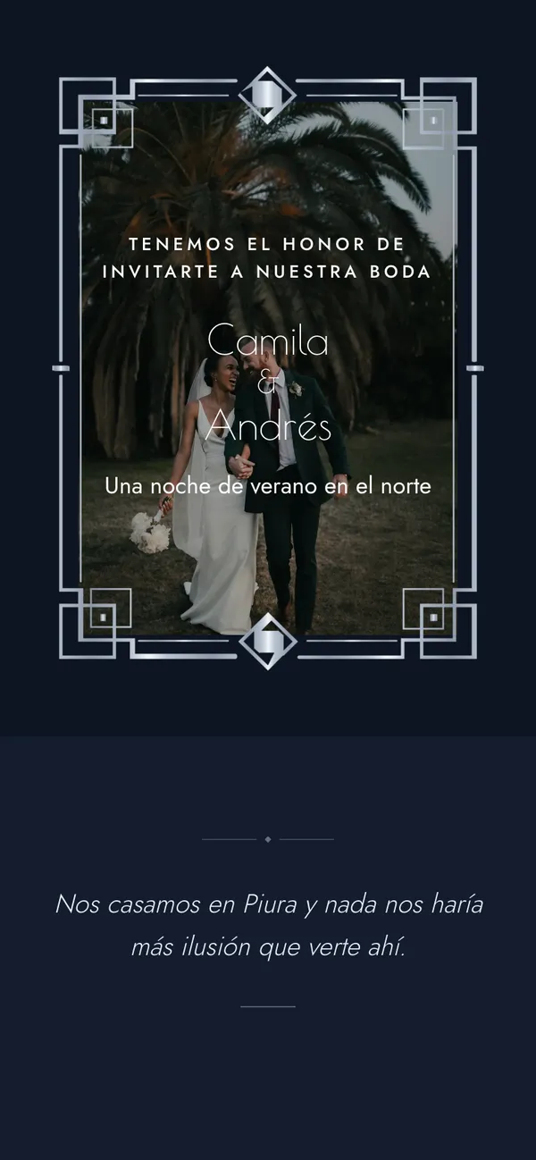 Portada de boda Platino: Camila y Andrés bajo una palmera dentro de un marco art déco sobre azul noche